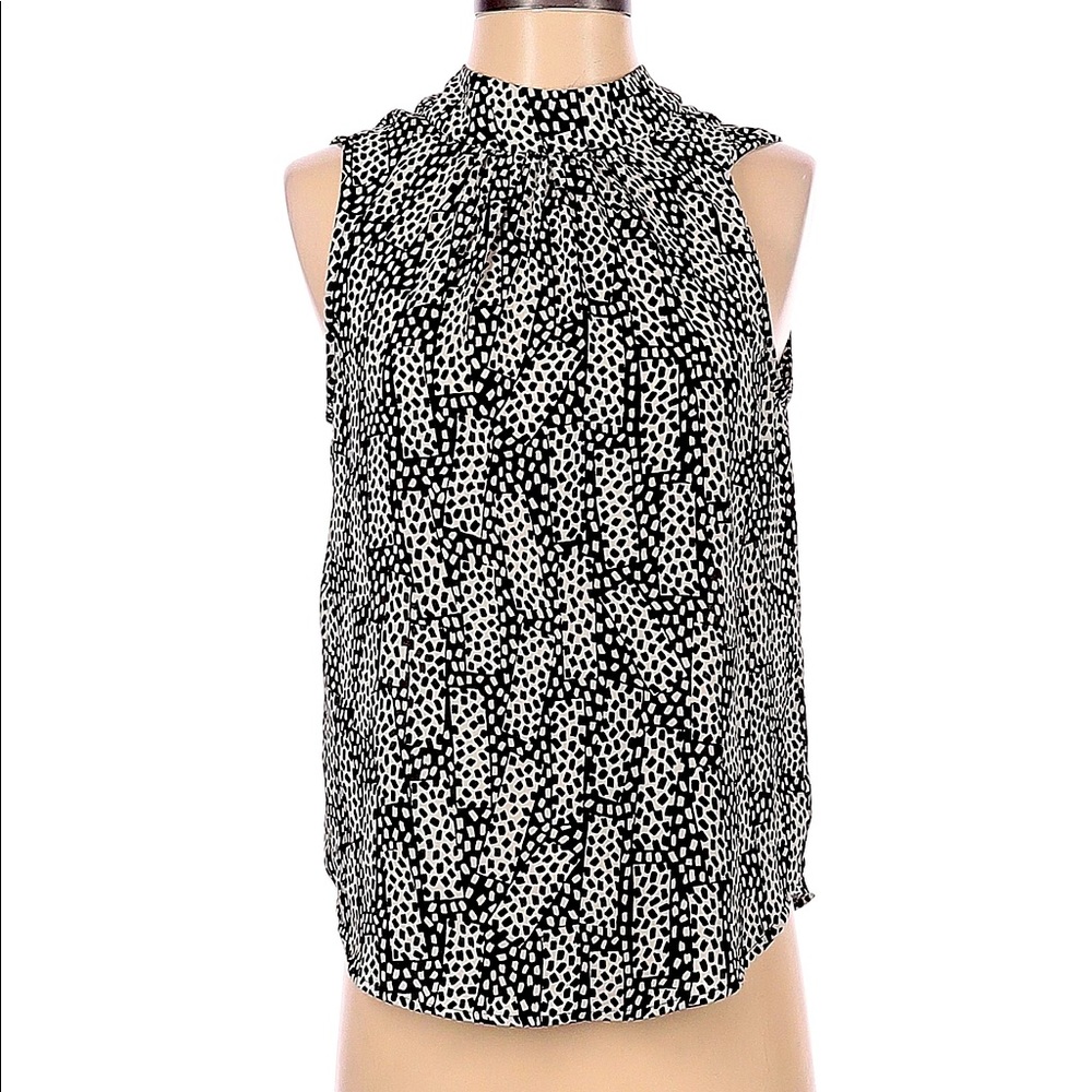 Who What Wear Sleeveless Blouse M